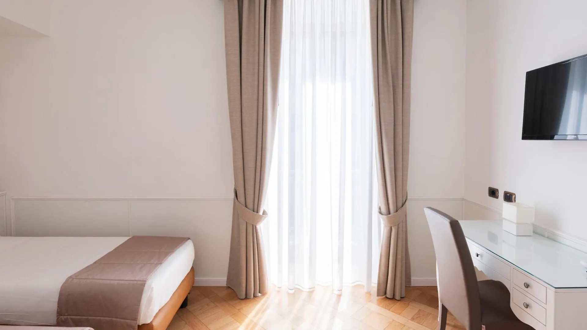 Grand Hotel Europa & Restaurant Naples Italy