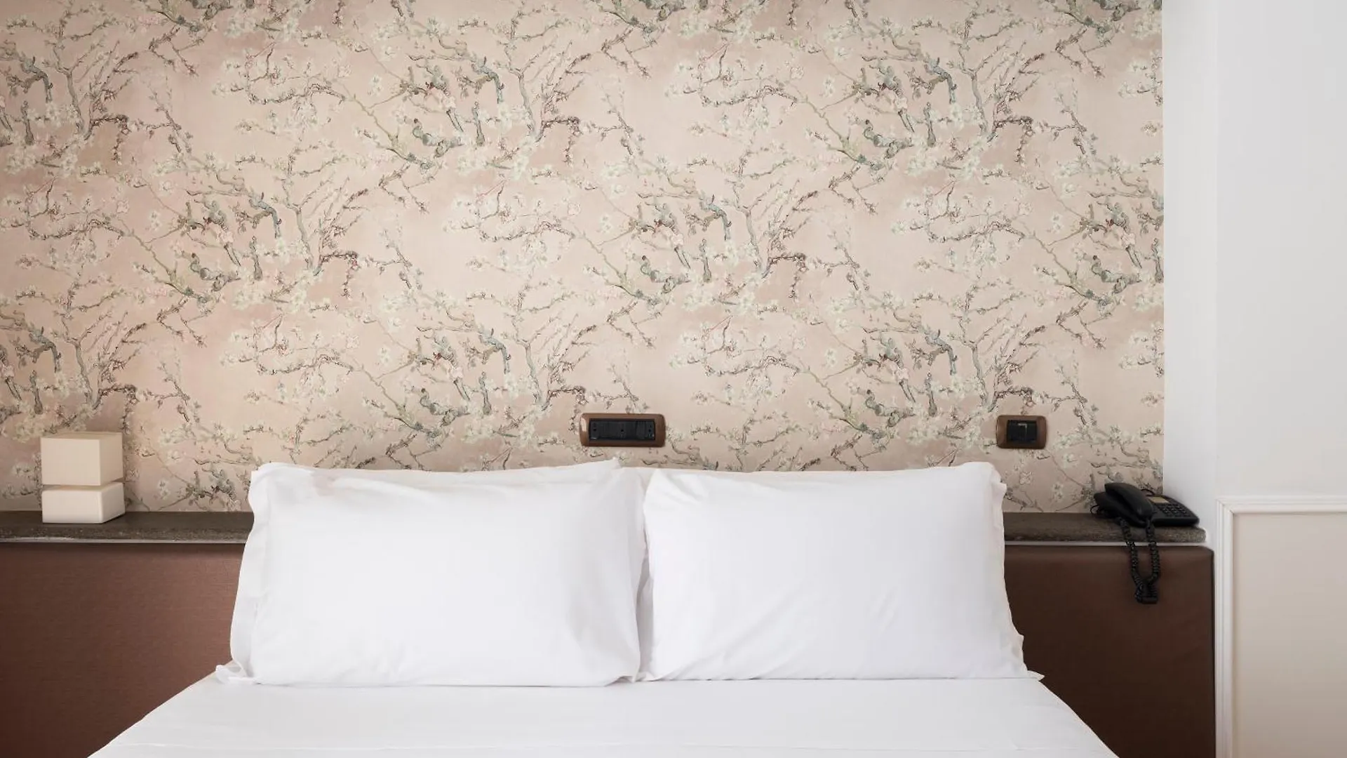 Grand Hotel Europa & Restaurant Naples 3*,  Italy