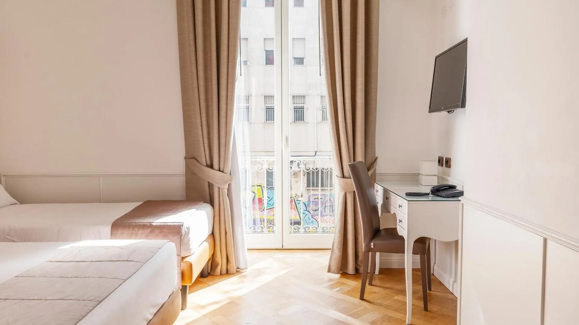 Grand Hotel Europa & Restaurant Naples 3*,