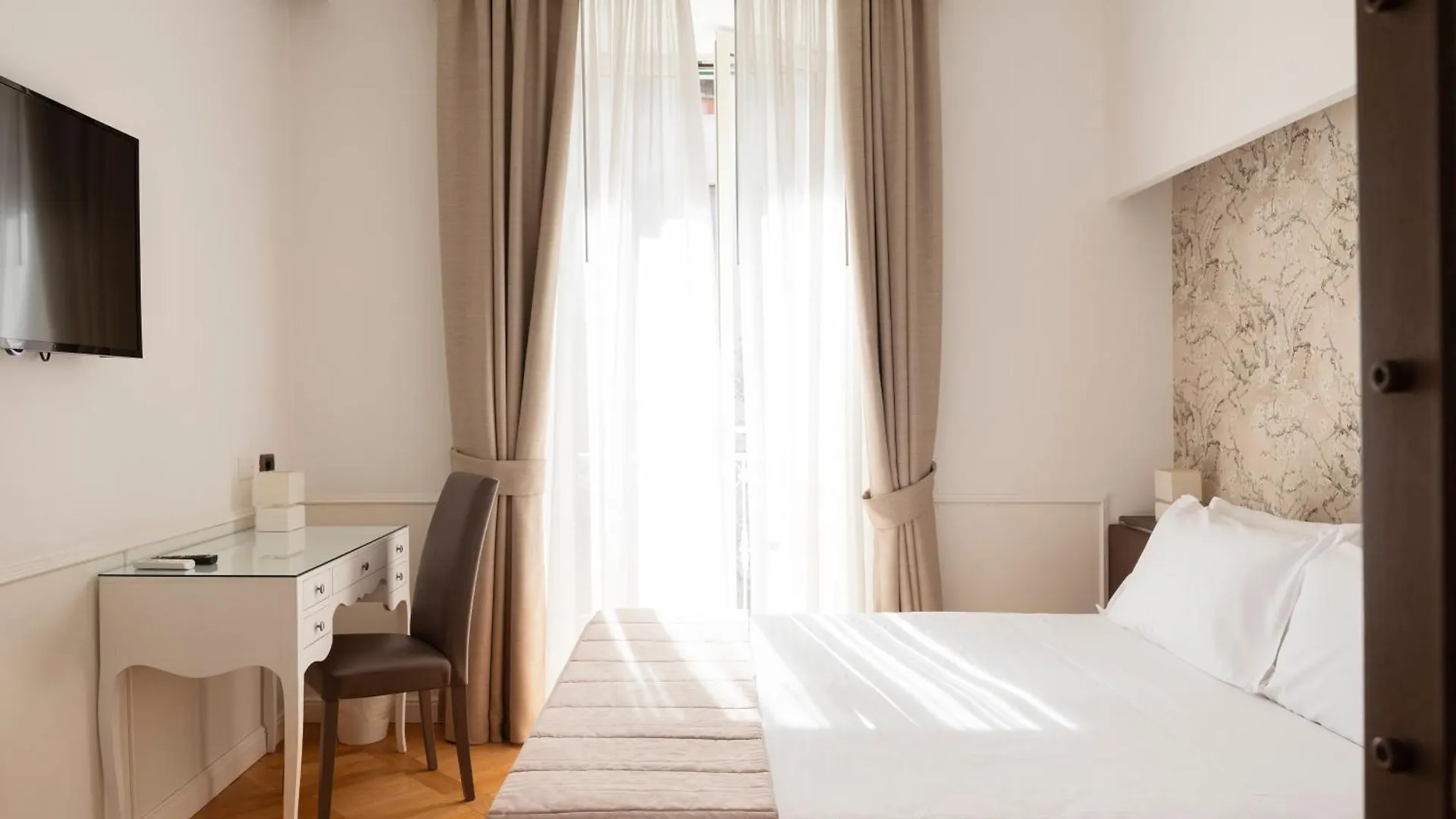 Grand Hotel Europa & Restaurant Naples 3*,  Italy